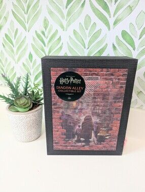 Warner Bros. Harry Potter Diagon Alley Gift Set- Holographic Cover